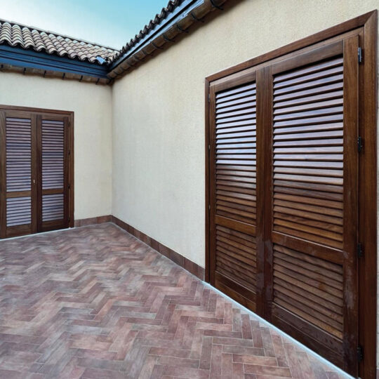 Infissi in legno - persiana per finestra in legno - Liotta Porte