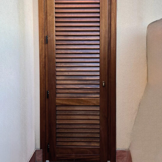 Infissi in legno - persiana per finestra in legno - Liotta Porte