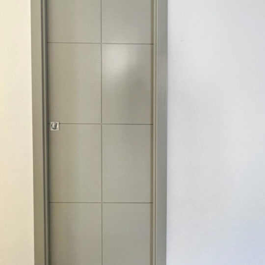 Porta grigia - porta verde - Liotta Porte